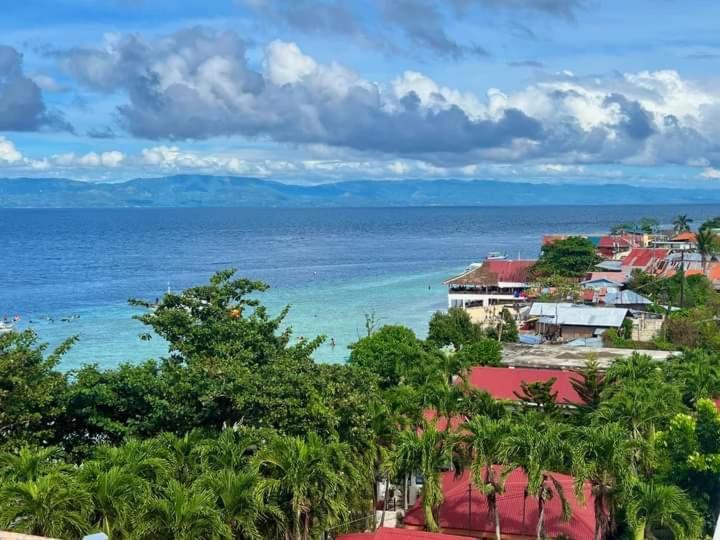 Strandhaus Condotel Moalboal Eksteriør billede